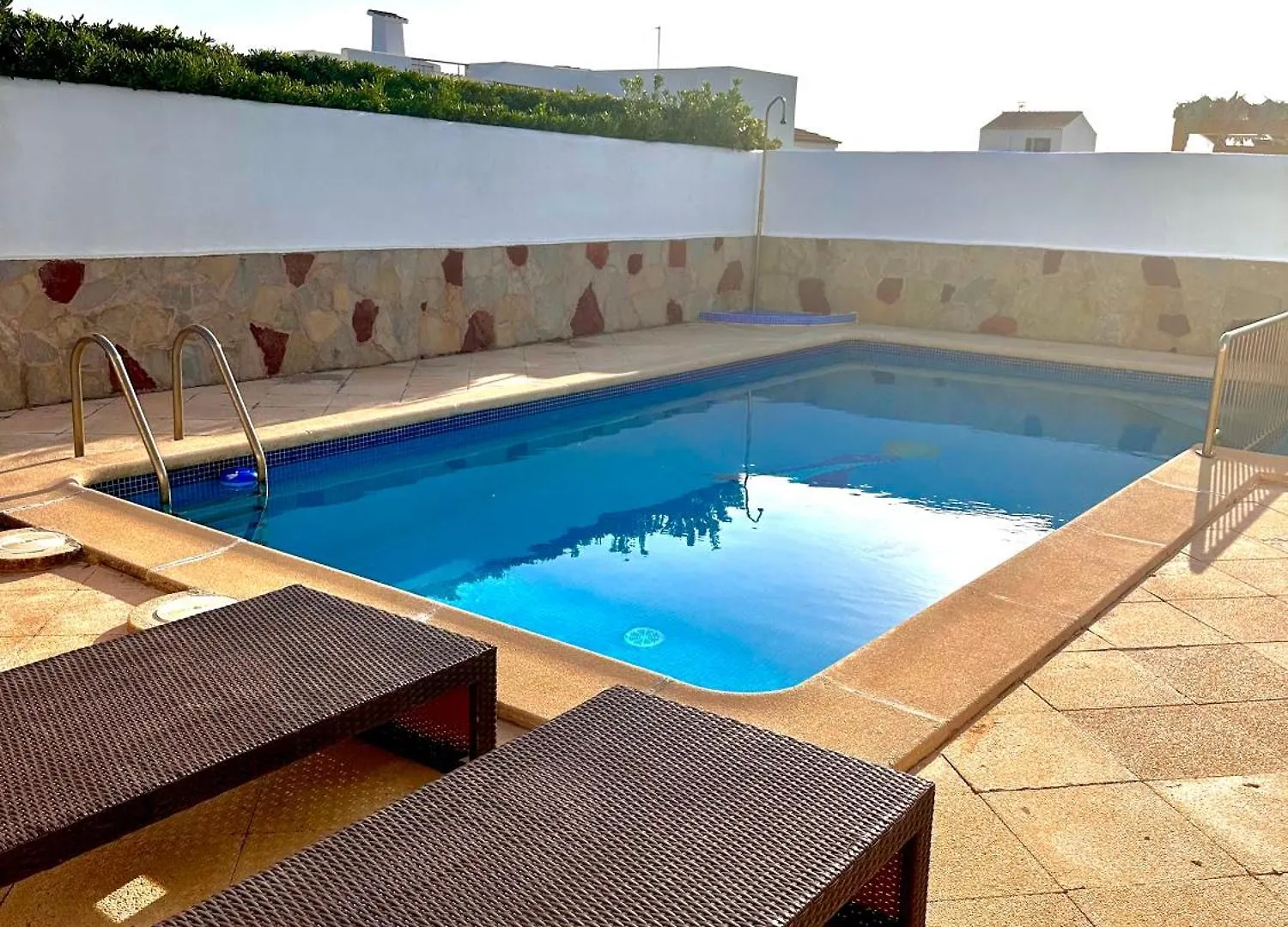 Chalets Con Piscinas Privadas Junto Al Mar location